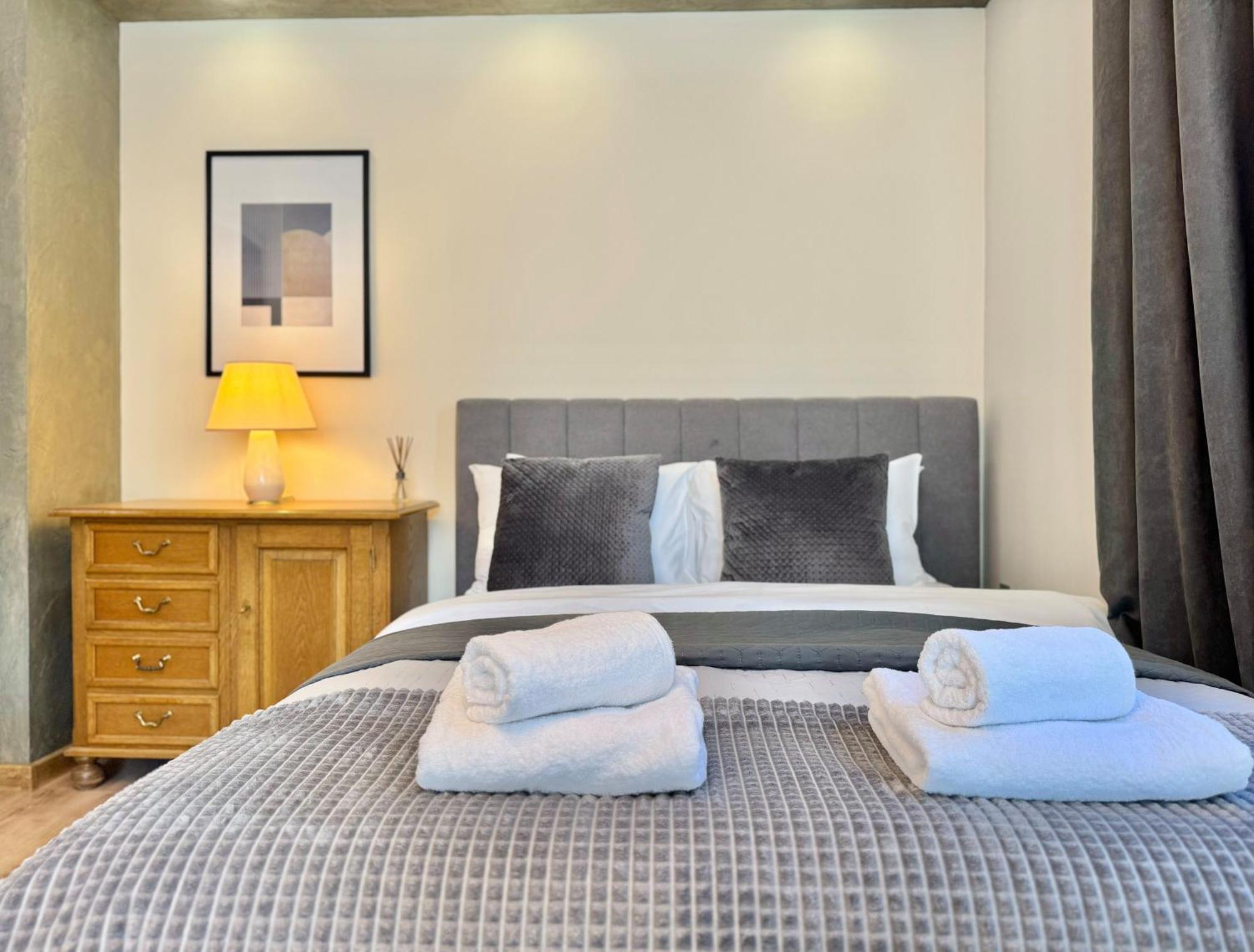 Top Centre 2Bed Apartment For 5 Guests 2 Minutes From High Street พลอฟดิฟ ภายนอก รูปภาพ